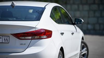 نمای عقب و طراحی زیبای چراغ ها در هیوندای النترا 2018